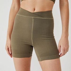 NWT FREE PEOPLE MOVEMENT FREE THROW SHORT IN ARMY